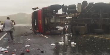 van-hakkari-karayolunda-tir-devrildi-2-yarali-baiHDDNn.jpg