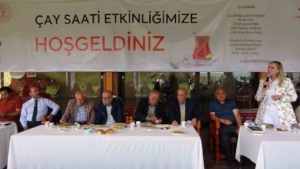 van-kalesi-onunde-cay-saati-PhZ7rQ32.jpg