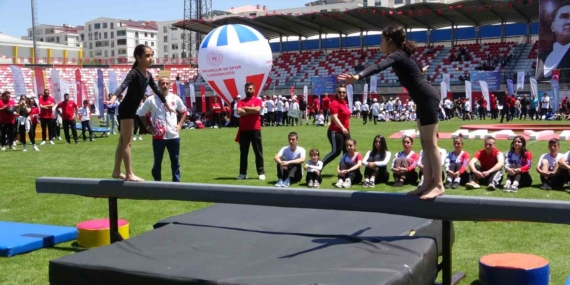Van’da 19 Mayıs coşkuyla kutlandı