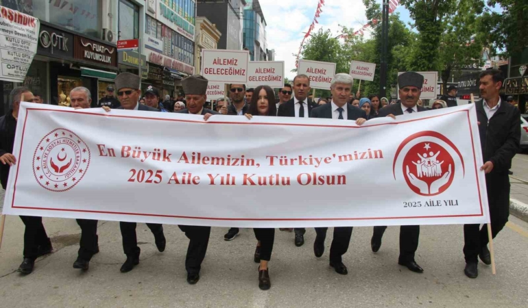 vanda-aile-yili-yuruyusu-yapildi-lMu6HxhA.jpg