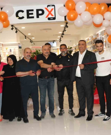 vanda-cep-x-telefon-magazasi-acildi-qQjDY7SB.jpg