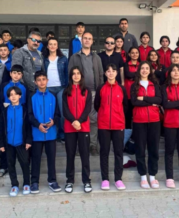 vandaki-ortaokulun-spor-basarisi-goz-doldurdu-nrQexH9g.jpg