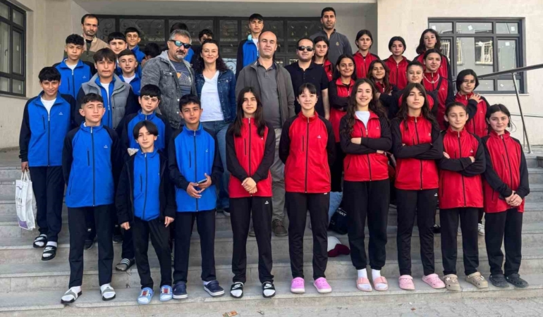vandaki-ortaokulun-spor-basarisi-goz-doldurdu-nrQexH9g.jpg