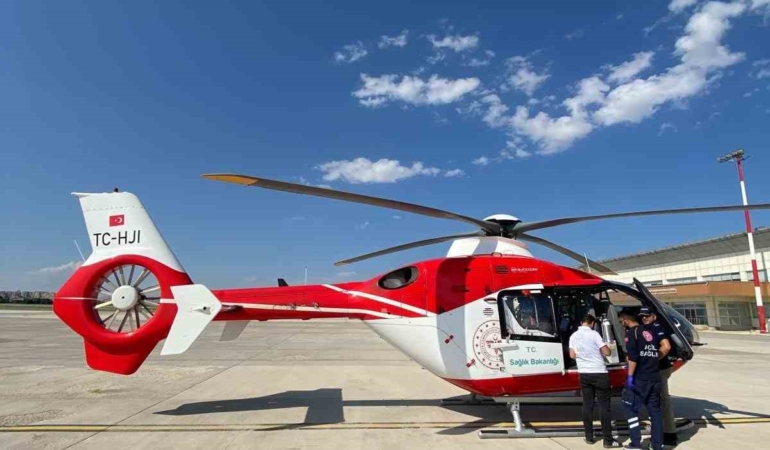 bahcesarayda-17-yasindaki-hasta-ambulans-helikopterle-vana-sevk-edildi-WGqAeJcb.jpg