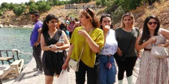 Bayramda Akdamar Adası ve ören yerlerine ziyaretçi akını
