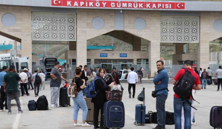 iranli-turistlerden-israile-tepki-intikam-duygusu-icindeyiz-4DQcCc9L.jpg
