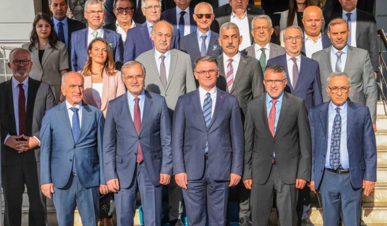 osbuk-baskani-kutukcu-vani-buyutmek-turkiyeyi-kalkindirmaktir-RabN5fMr.jpg
