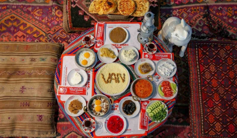 van-kahvaltisi-turkiyeyi-birincilige-tasidi-2pUIfs7M.jpg