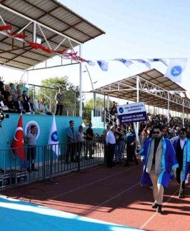 van-yyude-mezuniyet-coskusu-vX7D2JRY.jpg
