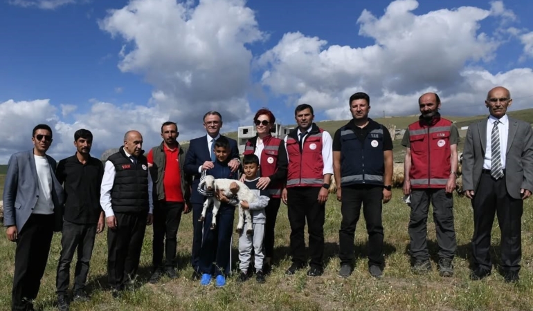 vanda-3-yilda-2-bin-375-ciftciye-235-bin-koyun-destegi-verildi-dvF9fdp6.jpg