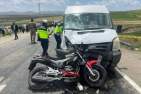vanda-motosiklet-ile-minibus-carpisti-2-olu-NcDxKYUc.jpg