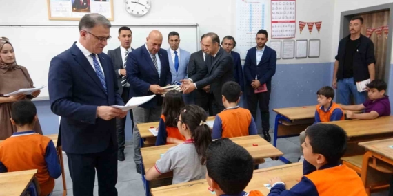 Van’da öğrencilerin karne heyecanı