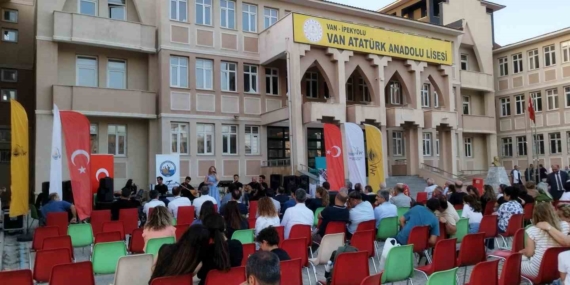 Atatürk Lisesi mezunları ikinci kez bir araya geldi