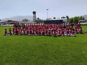 futbol-yaz-spor-okulu-400u-askin-ogrenciyle-devam-ediyor-FdCeuQtk.jpg