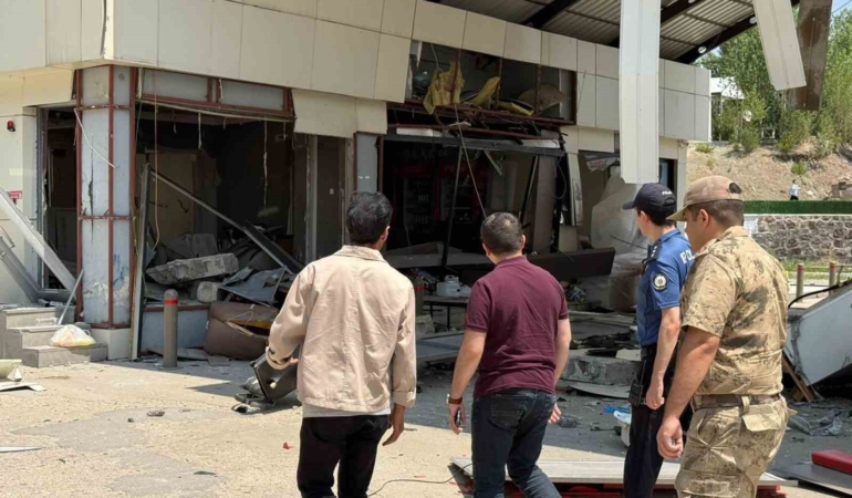 kaymakami-bulut-petrol-istasyonunda-incelemelerde-bulundu-Pncjrfkx.jpg