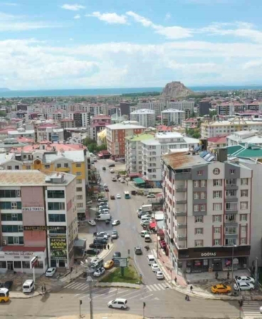 van-buyuksehir-belediyesi-terzioglu-caddesini-yeniliyor-Kl8hIVqw.jpg