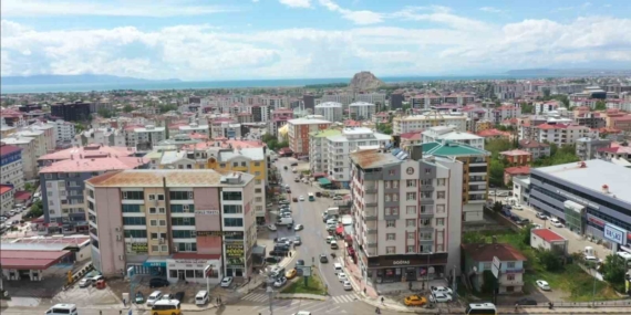 Van Büyükşehir Belediyesi Terzioğlu Caddesi’ni yeniliyor