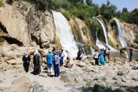 van-buyuksehir-belediyesi-yaslilara-moral-gezisi-duzenledi-OeljOAXZ.jpg