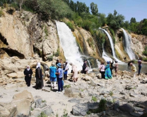 van-buyuksehir-belediyesi-yaslilara-moral-gezisi-duzenledi-OeljOAXZ.jpg