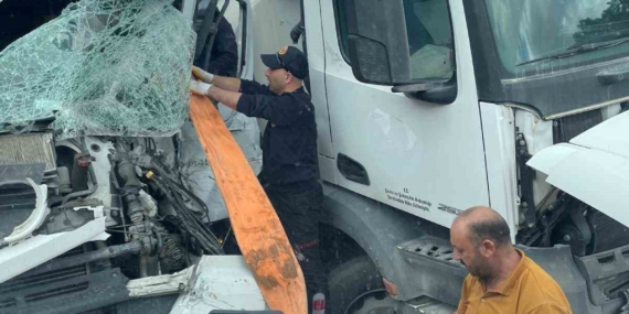 Van’da tır kamyona arkadan çarptı: 1 yaralı