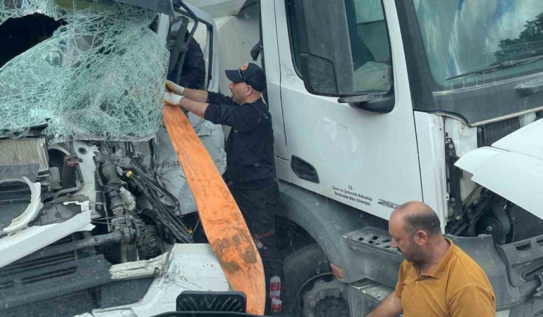 vanda-tir-kamyona-arkadan-carpti-1-yarali-pF3LcMlO.jpg