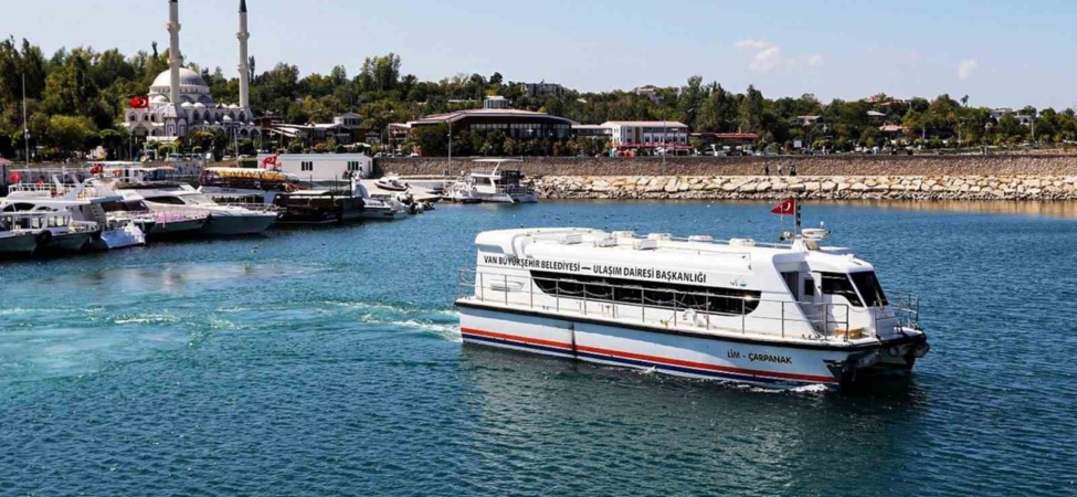 akdamar-adasina-seferler-yeniden-basliyor-HNdfPSPh.jpg
