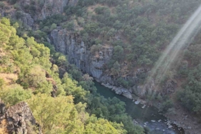 doganin-sakli-cenneti-masiro-kanyonu-ziyaretcilerini-hayran-birakiyor-ffSN2nI5.jpg