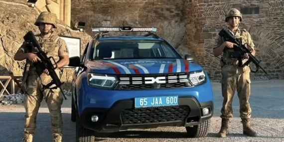 Jandarma tarihi Hoşap Kalesi’nde devriyede