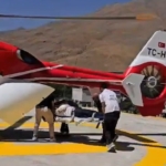 kolu-kirik-hasta-ambulans-helikopter-ile-vana-getirildi-NRgpHQIk.jpg