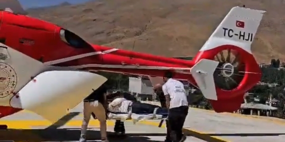 Kolu kırık hasta ambulans helikopter ile Van’a getirildi