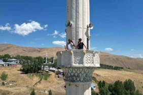 telefonla-konusmak-icin-minareye-cikiyorlar-Rpr6Lnjz.jpg