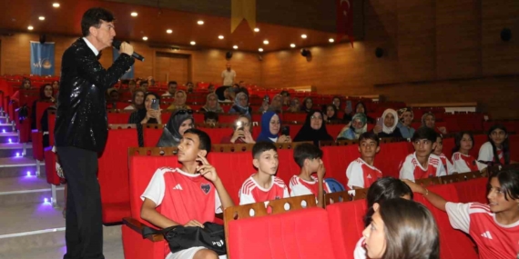 van-buyuksehir-belediyesi-meddahlik-gelenegini-surduruyor-asCCRgm8.jpg