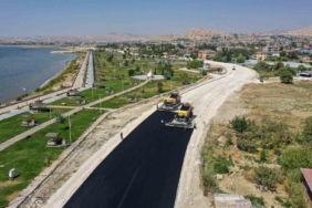 van-golu-gerdanligi-sahil-yolunda-3-etap-calismalari-devam-ediyor-Akr7tRsU.jpg