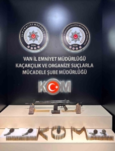 vanda-bir-evde-5-el-bombasi-ile-2-tufek-ele-gecirildi-VHunfWVm.jpg