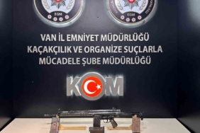 vanda-bir-evde-5-el-bombasi-ile-2-tufek-ele-gecirildi-VHunfWVm.jpg