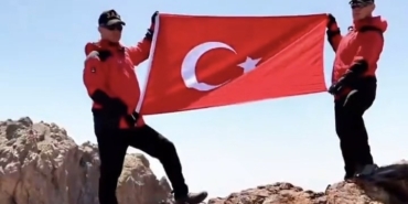 vanda-jak-ekipleri-erek-dagi-zirvesinde-turk-bayragini-dalgalandirdi-kUgmBiQH.jpg