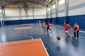 vanli-minikler-basketbol-ile-yaz-tatillerini-degerlendiriyor-vfD84NcP.jpg
