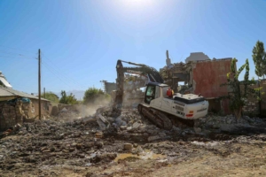 hatuniye-caddesindeki-yikim-calismalari-devam-ediyor-xeSJ3jqv.jpg