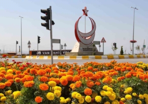 sahil-yolunda-genis-kapsamli-peyzaj-calismasi-yurutuyor-uVO31Cvt.jpg