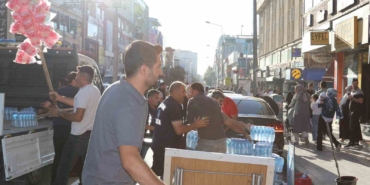 van-buyuksehir-belediyesi-kaldirim-isgallerine-gecit-vermiyor-OStkcVNP.jpg