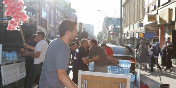 Van Büyükşehir Belediyesi kaldırım işgallerine geçit vermiyor
