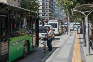 van-buyuksehir-belediyesinin-otobusleri-yesile-burundu-z57xJ4JE.jpg