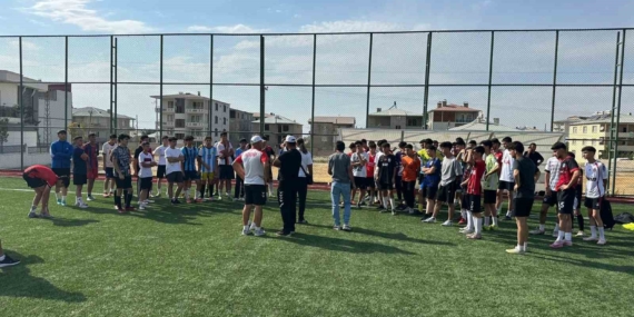 van-buyuksehir-belediyespor-futbolcu-secmelerine-yogun-ilgi-zXXSfbf2.jpg