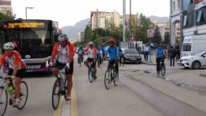 vanda-bisikletliler-avrupa-hareketlilik-haftasi-icin-pedal-cevirdi-jsGLwmlL.jpg