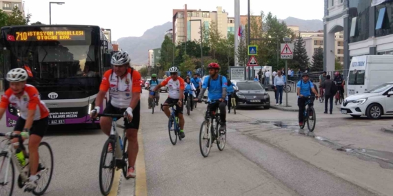 Van’da bisikletliler Avrupa Hareketlilik Haftası için pedal çevirdi