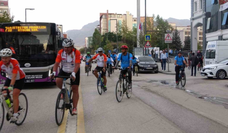 vanda-bisikletliler-avrupa-hareketlilik-haftasi-icin-pedal-cevirdi-jsGLwmlL.jpg
