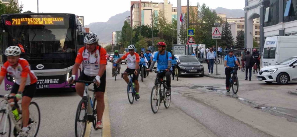 vanda-bisikletliler-avrupa-hareketlilik-haftasi-icin-pedal-cevirdi-jsGLwmlL.jpg