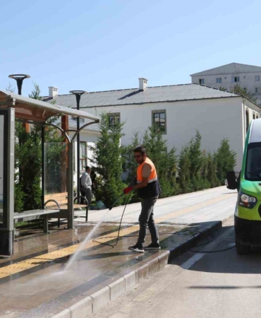 vanda-mobil-temizlik-ve-yikama-araciyla-duraklar-artik-daha-temiz-pGQtuJZ2.jpg