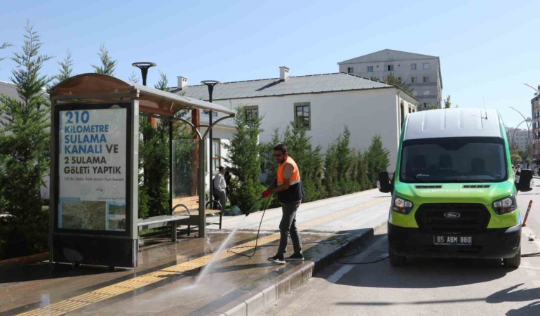 vanda-mobil-temizlik-ve-yikama-araciyla-duraklar-artik-daha-temiz-pGQtuJZ2.jpg