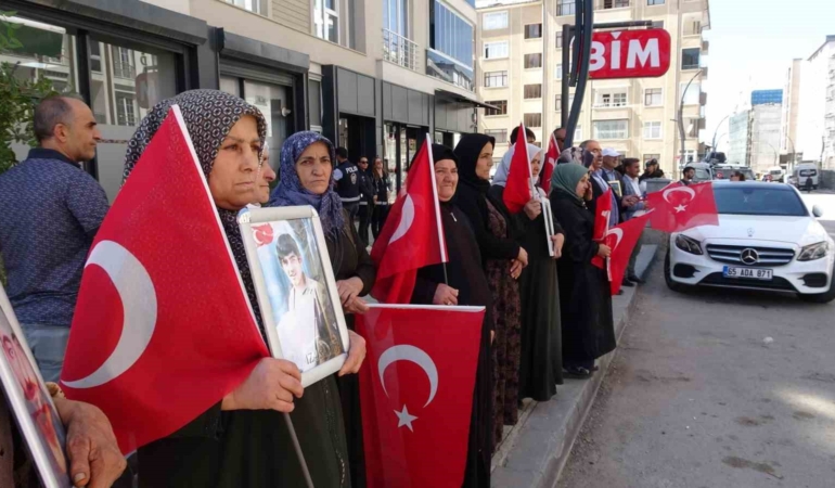 vanli-anne-baris-olsun-bu-aci-bitsin-tmVkCXll.jpg